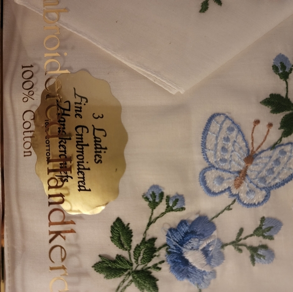 Brand New Vintage Embroidered Handkerchiefs - Picture 2 of 5